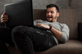 פורנוגרפיה ובעיות זקפה: מה הקשר?
